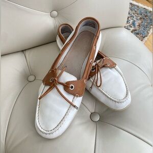 Sperry White Leather Boat Shoes Brown Trim Coastal Preppy Size 8.5